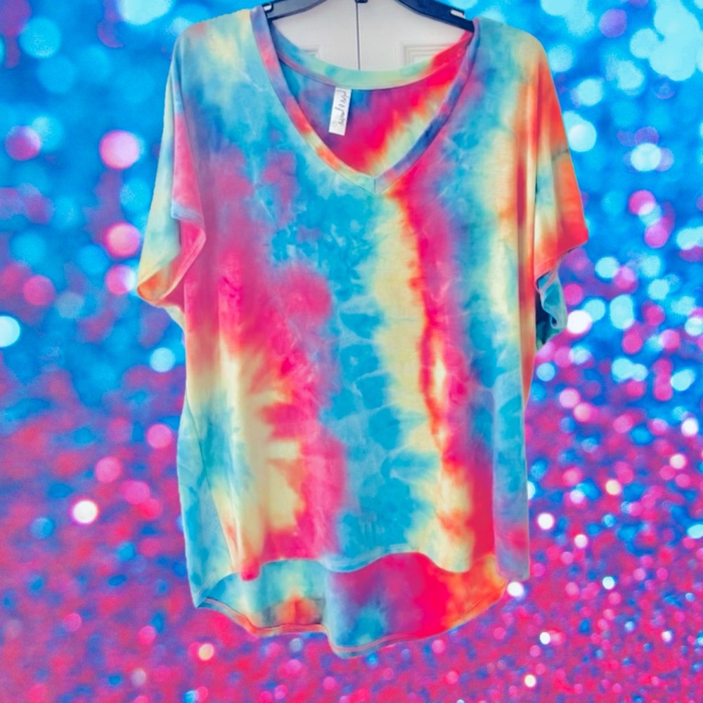 Tie Dyed Short-Sleeved V-neck Tee - Picture 2 of 3
